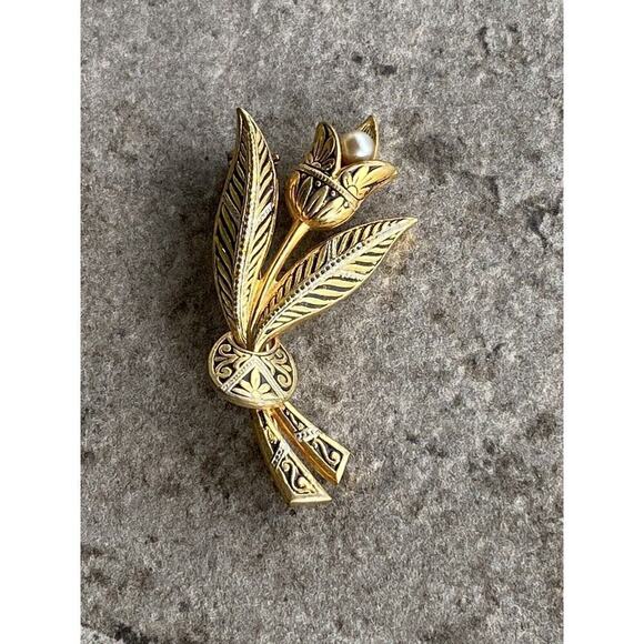 Tulip Brooch Damascene Vintage Faux Pearl Gold Tone Estate - Picture 1 of 6